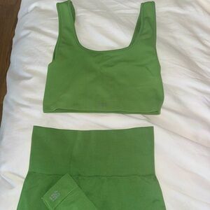 Set active green box bra and leggings in size small